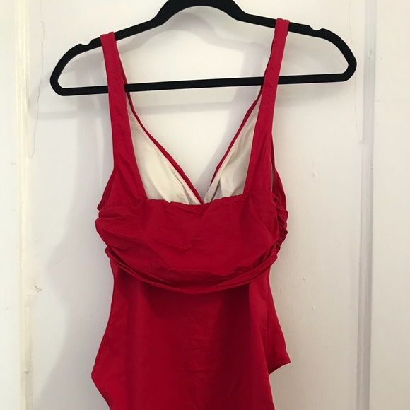 🍒 Cherry Red Twist Front Swimsuit - Picture 4 of 7